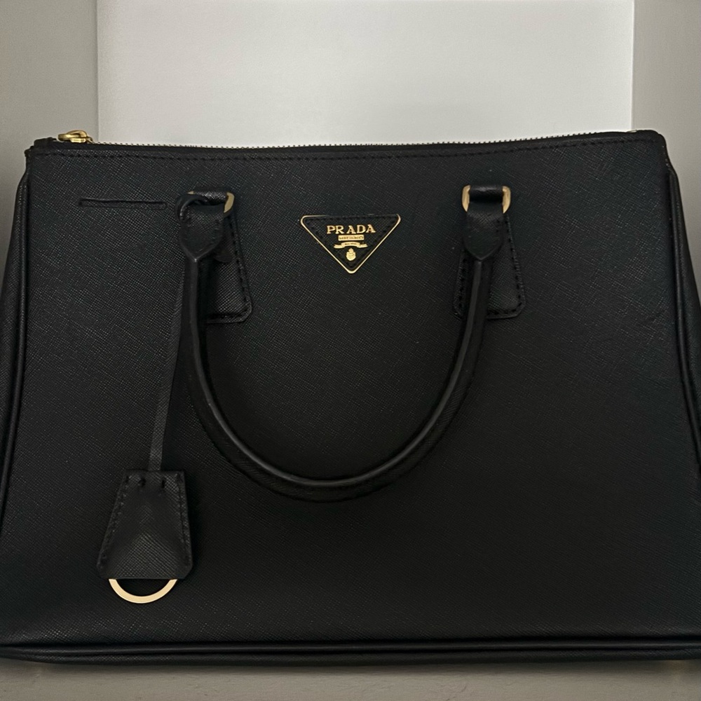 Prada saffiano black bag Authentic